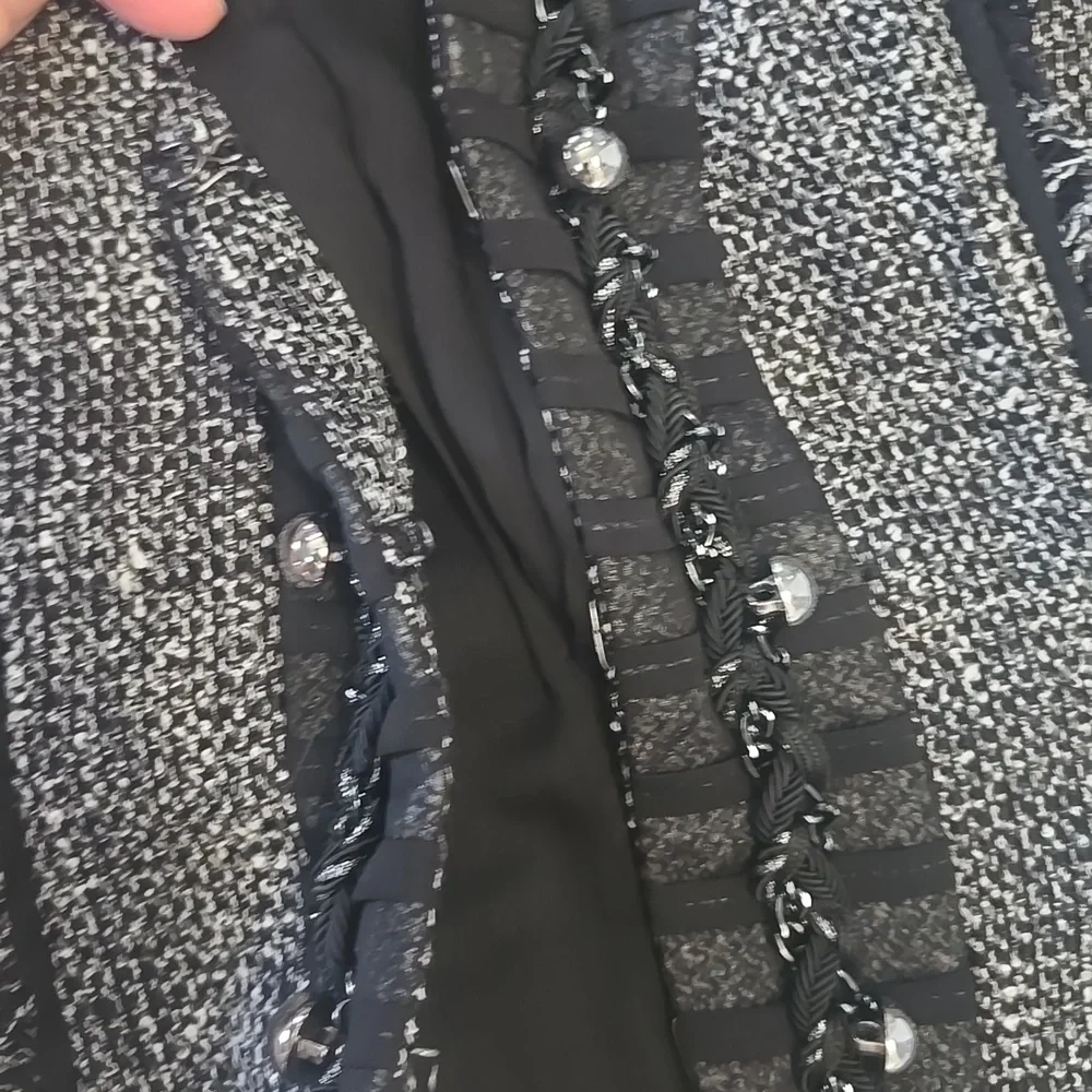White House Black Market Black And White Tweed Ruffled Collar Lady JacketSize 4 - Picture 9 of 16